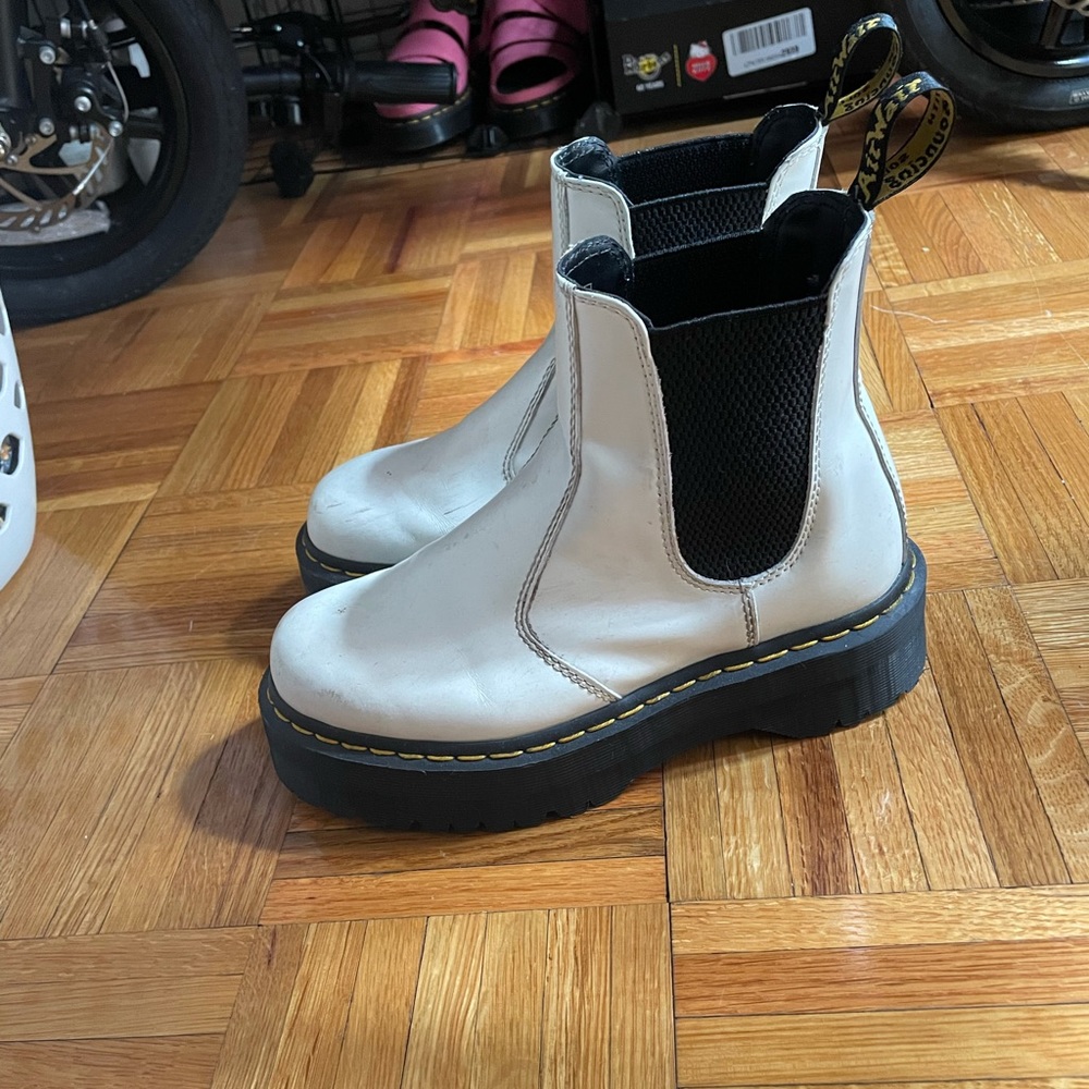 2976 Chelsea dr martens